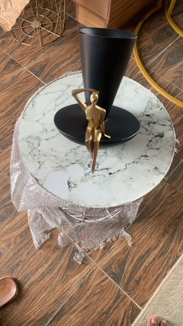 Vase lady